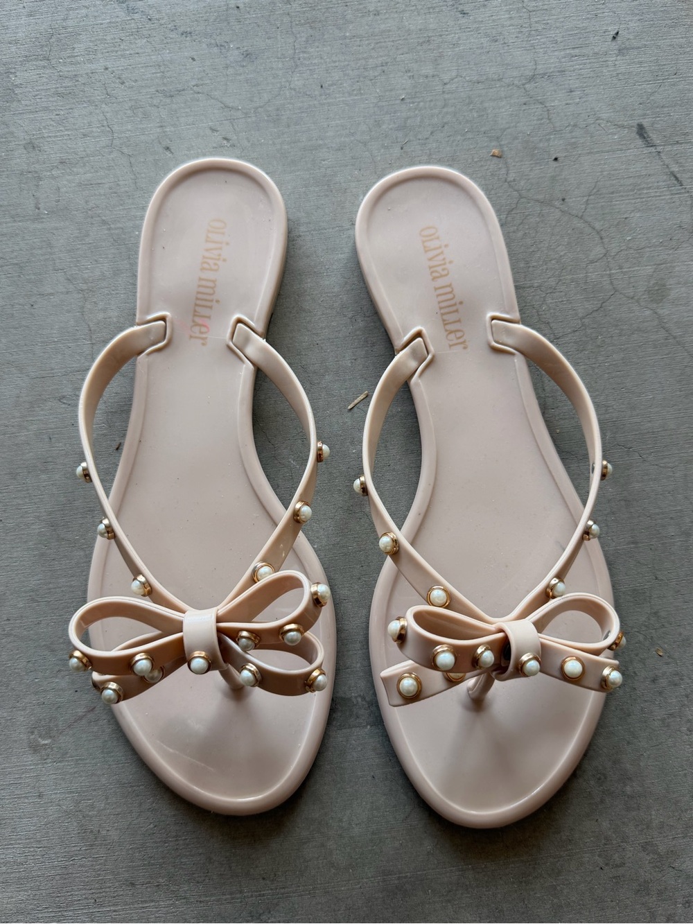 Olivia Miller Pearl Bow Jelly Flip Flops - Nude Pink